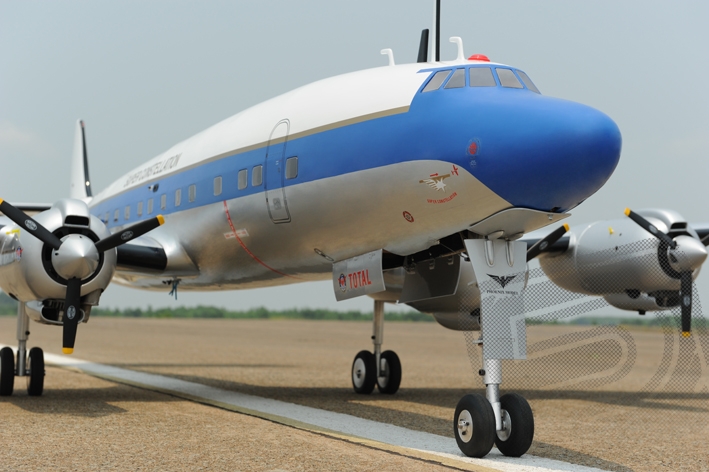 Lockheed Super Constellation 4300mm 1:8,5