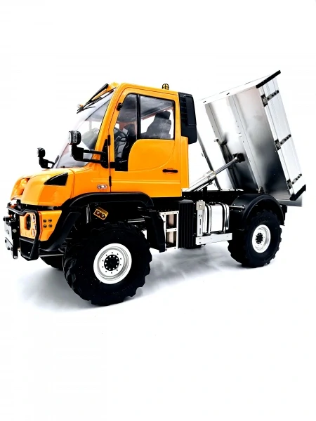 Terénní sklápěč Unimog 1:10 se sněhovou radlicí