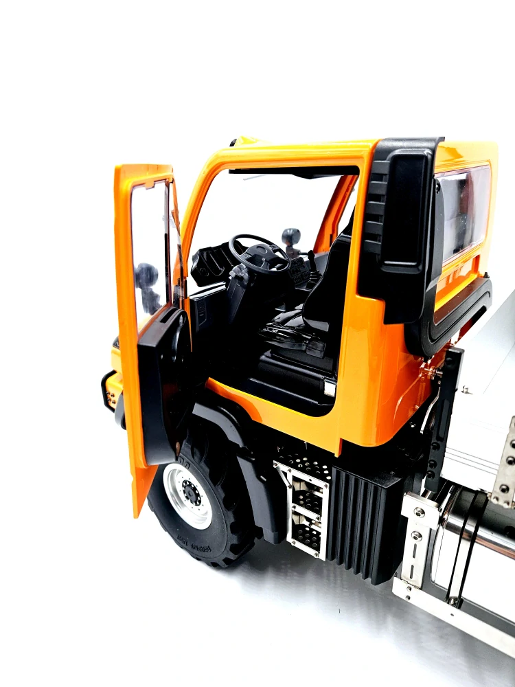 Terénní sklápěč Unimog 1:10 se sněhovou radlicí