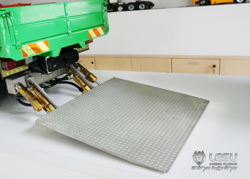 Hydraulicky ovládaná zvedací plošina LESU