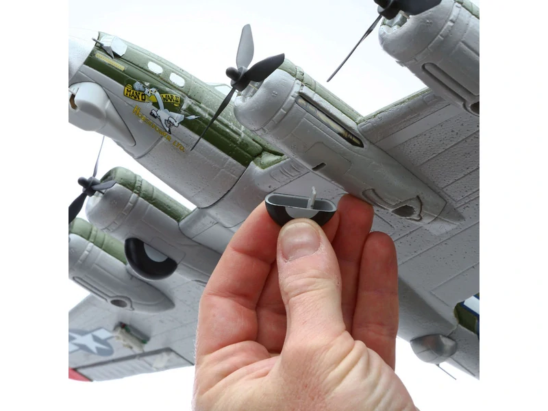 E-flite B-17G Flying Fortress 0.7m AS3X BNF